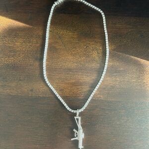Elegant Silver Necklace with Pendant